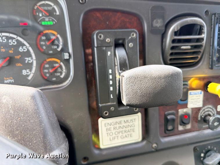 image for item YA3995 2017 Freightliner Business Class M2  box truck