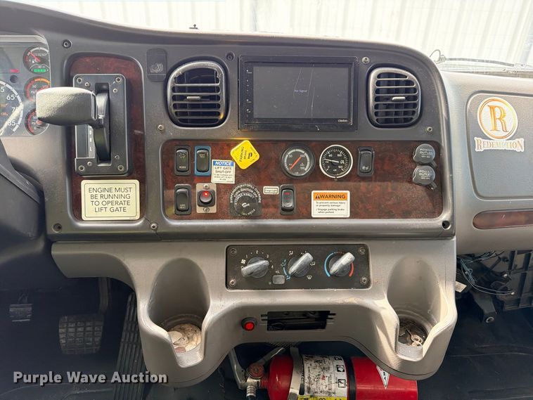 image for item YA3995 2017 Freightliner Business Class M2  box truck
