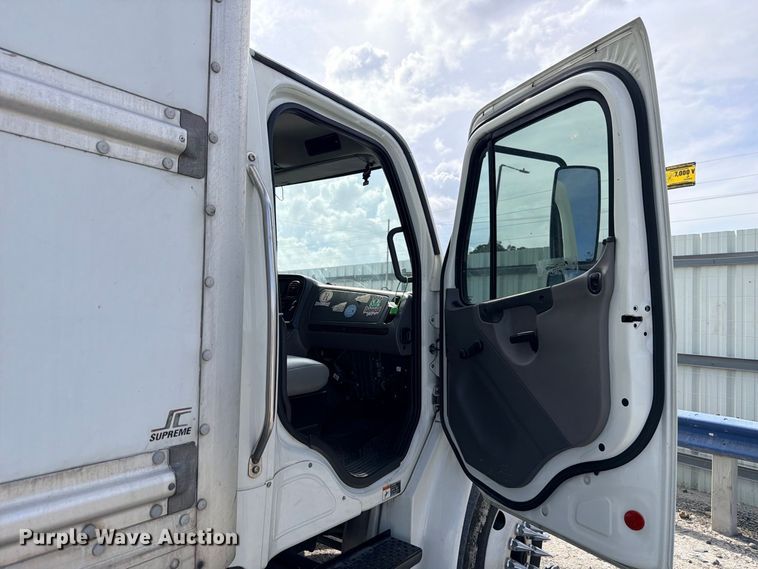 image for item YA3995 2017 Freightliner Business Class M2  box truck