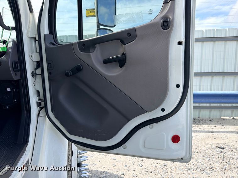 image for item YA3995 2017 Freightliner Business Class M2  box truck