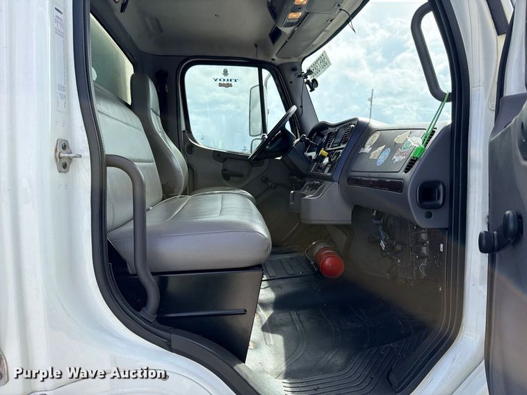 image for item YA3995 2017 Freightliner Business Class M2  box truck