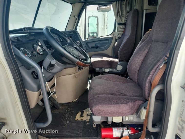 image for item YA4015 2018 Freightliner Cascadia semi truck