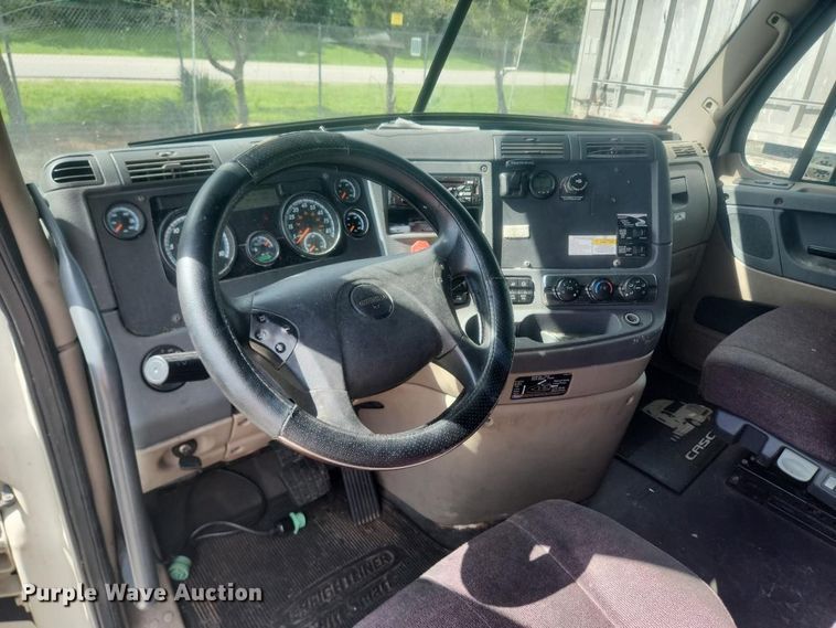 image for item YA4015 2018 Freightliner Cascadia semi truck