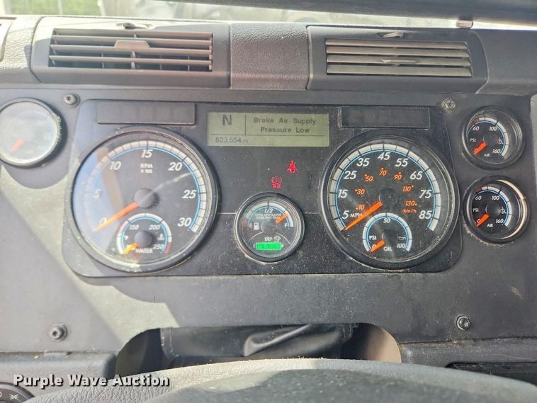 image for item YA4015 2018 Freightliner Cascadia semi truck