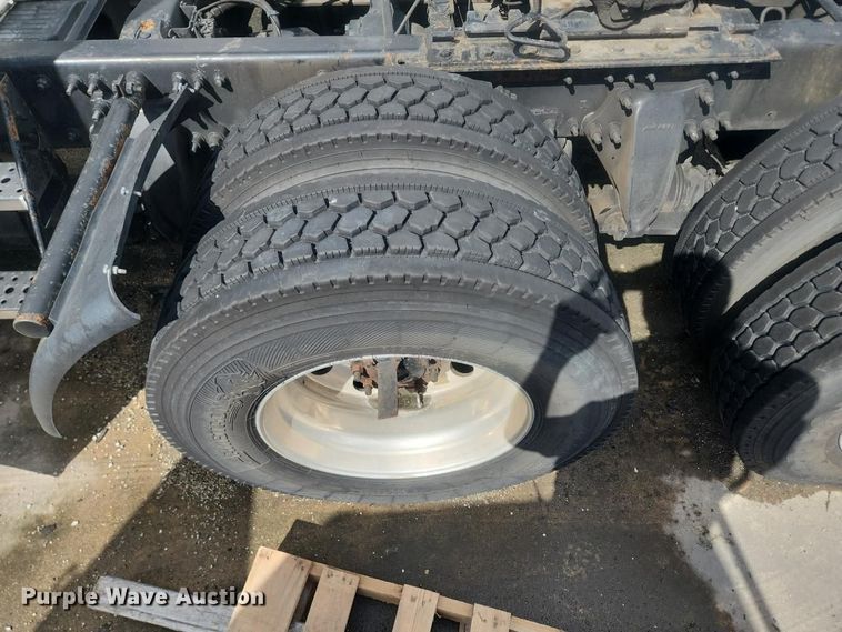 image for item YA4015 2018 Freightliner Cascadia semi truck