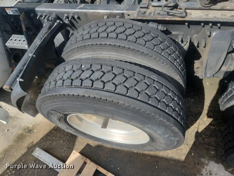 image for item YA4015 2018 Freightliner Cascadia semi truck