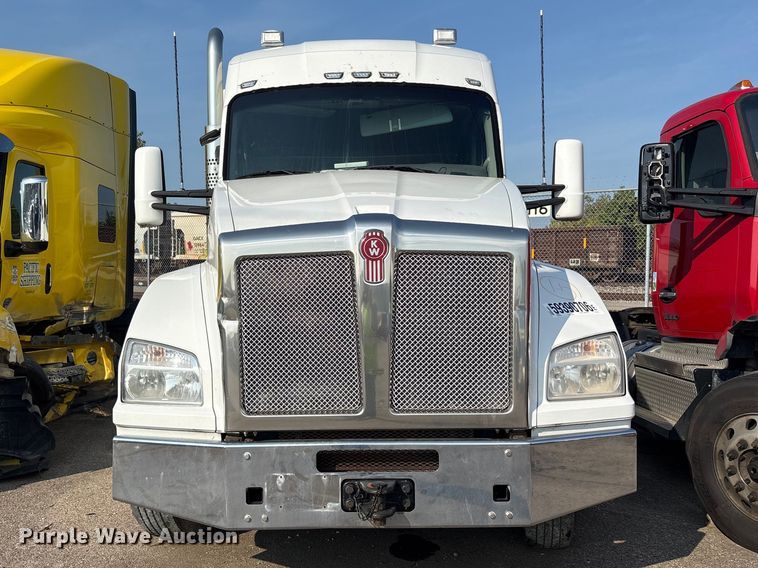 image for item YA4064 2019 Kenworth T880 semi truck