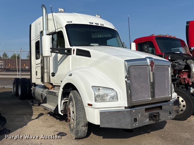 image for item YA4064 2019 Kenworth T880 semi truck