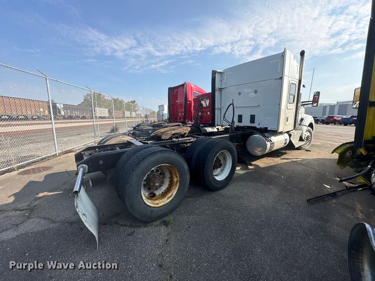 image for item YA4064 2019 Kenworth T880 semi truck