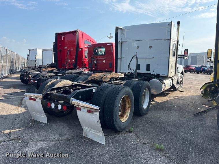 image for item YA4064 2019 Kenworth T880 semi truck