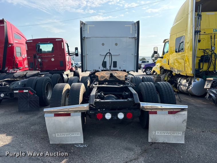 image for item YA4064 2019 Kenworth T880 semi truck