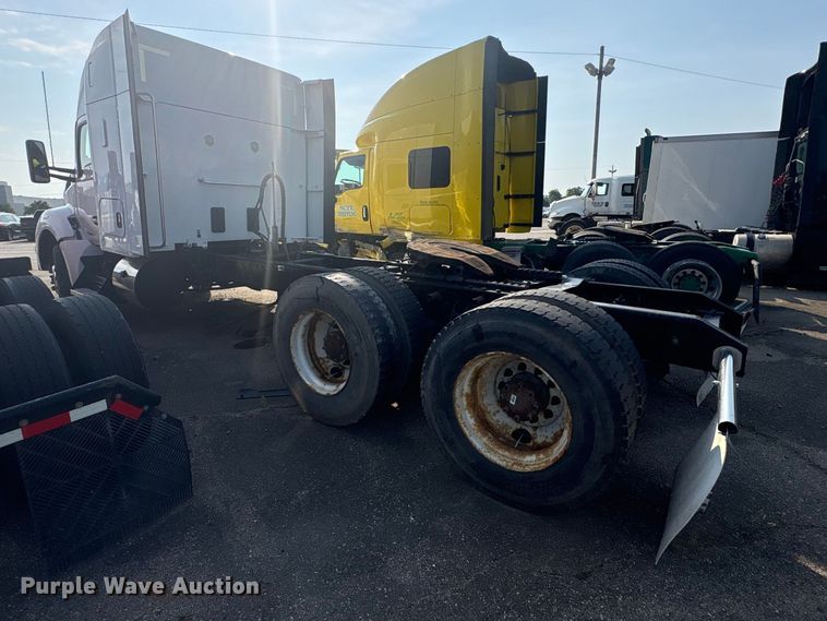 image for item YA4064 2019 Kenworth T880 semi truck