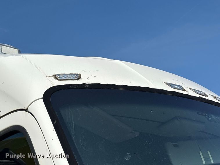 image for item YA4064 2019 Kenworth T880 semi truck