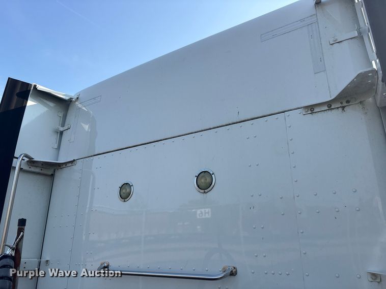 image for item YA4064 2019 Kenworth T880 semi truck