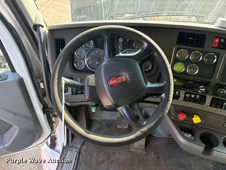 image for item YA4064 2019 Kenworth T880 semi truck