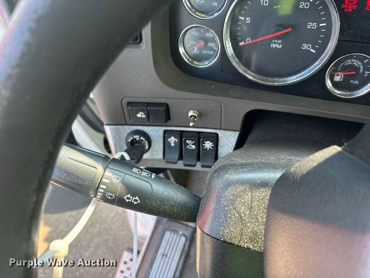 image for item YA4064 2019 Kenworth T880 semi truck
