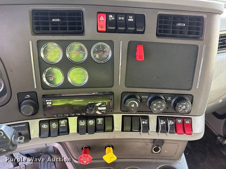 image for item YA4064 2019 Kenworth T880 semi truck