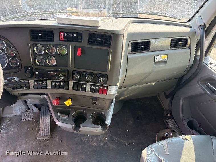 image for item YA4064 2019 Kenworth T880 semi truck