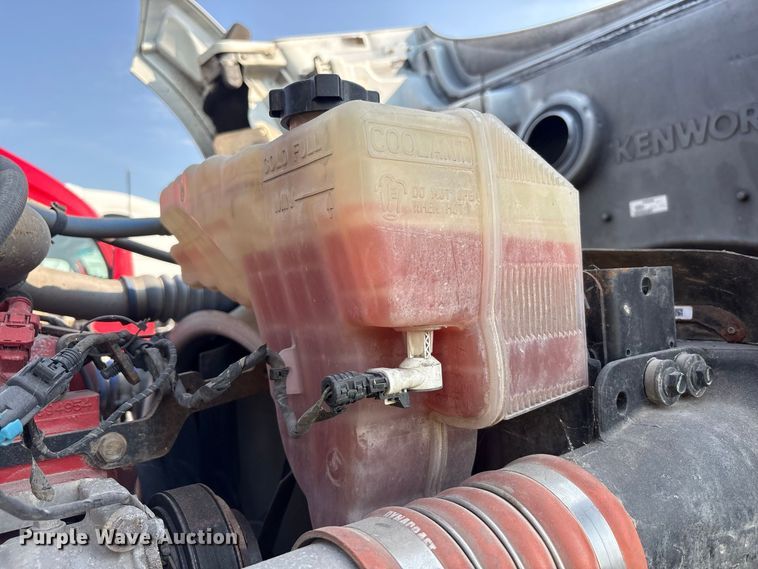 image for item YA4064 2019 Kenworth T880 semi truck
