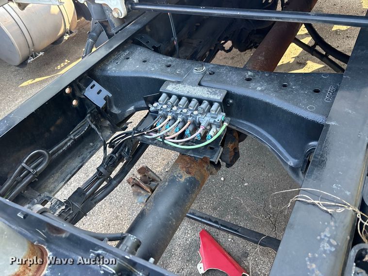 image for item YA4064 2019 Kenworth T880 semi truck