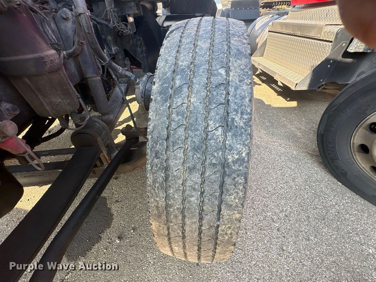 image for item YA4064 2019 Kenworth T880 semi truck