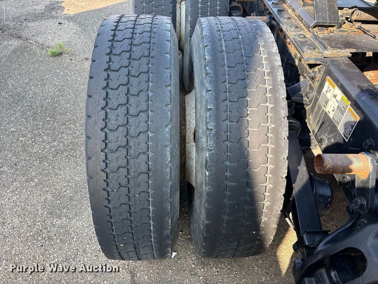image for item YA4064 2019 Kenworth T880 semi truck
