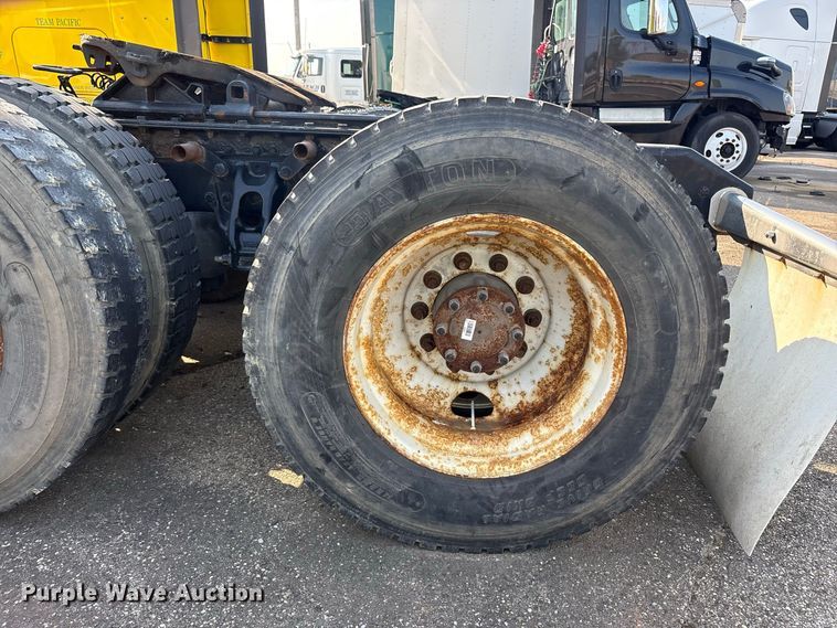 image for item YA4064 2019 Kenworth T880 semi truck