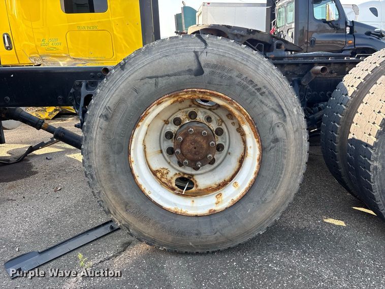 image for item YA4064 2019 Kenworth T880 semi truck