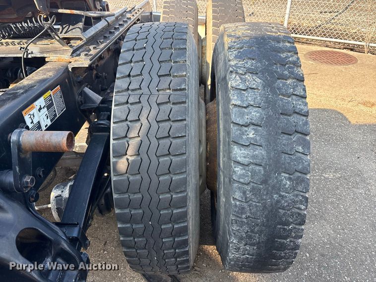 image for item YA4064 2019 Kenworth T880 semi truck