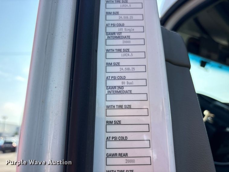 image for item YA4064 2019 Kenworth T880 semi truck