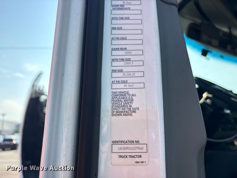 image for item YA4064 2019 Kenworth T880 semi truck
