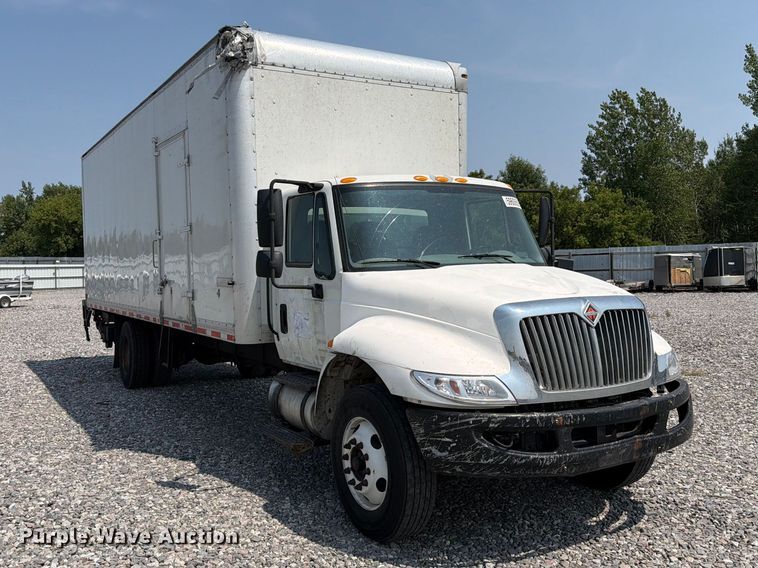 image for item YA4073 2019 International 4300 box truck