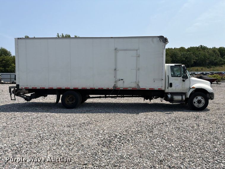 image for item YA4073 2019 International 4300 box truck
