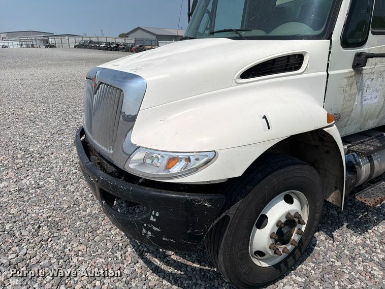 image for item YA4073 2019 International 4300 box truck