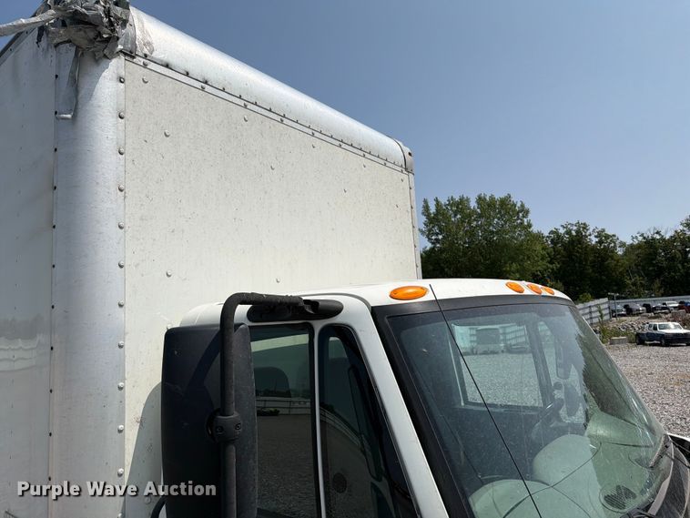 image for item YA4073 2019 International 4300 box truck
