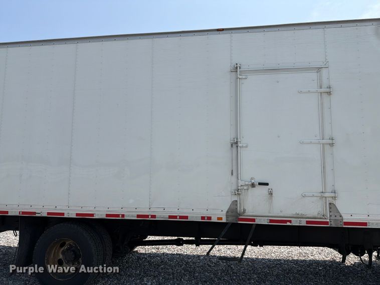 image for item YA4073 2019 International 4300 box truck