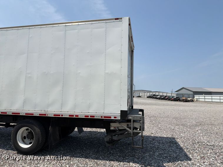 image for item YA4073 2019 International 4300 box truck