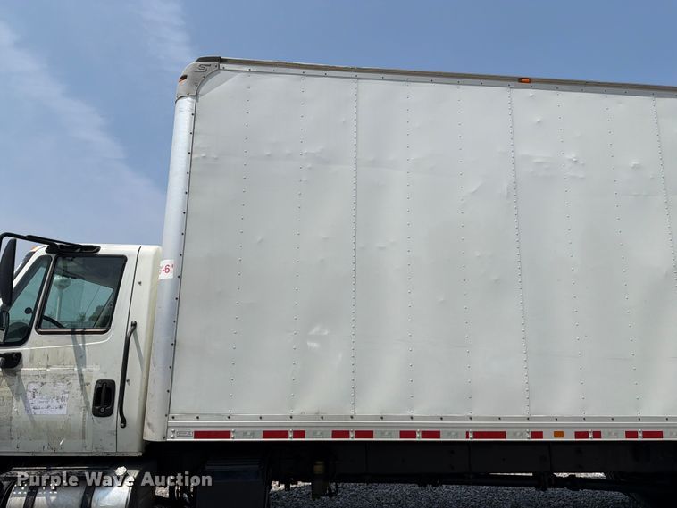 image for item YA4073 2019 International 4300 box truck