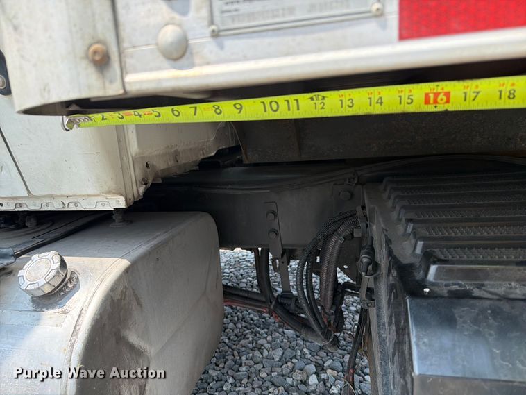 image for item YA4073 2019 International 4300 box truck