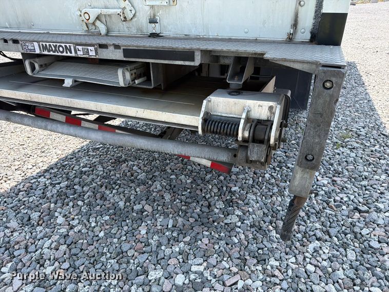 image for item YA4073 2019 International 4300 box truck