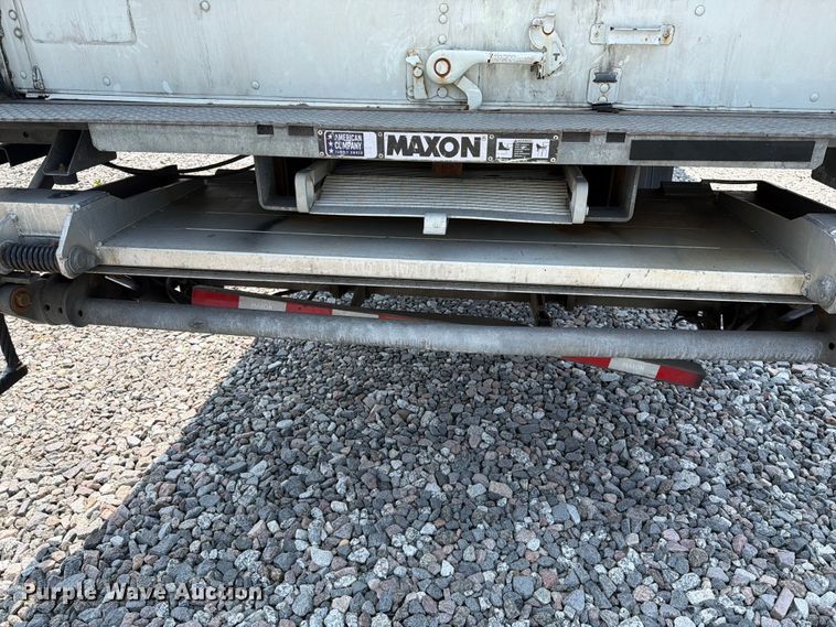 image for item YA4073 2019 International 4300 box truck