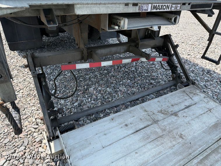 image for item YA4073 2019 International 4300 box truck