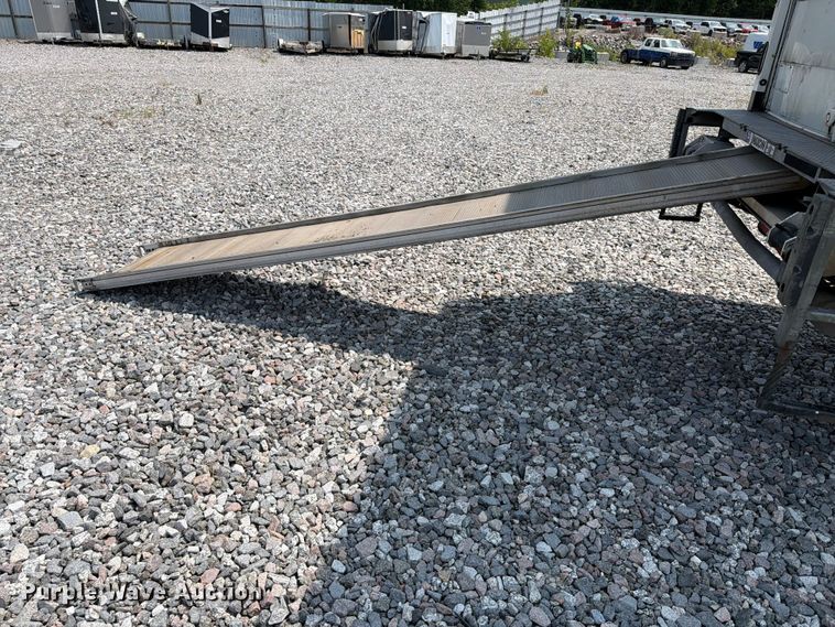 image for item YA4073 2019 International 4300 box truck