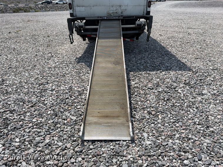 image for item YA4073 2019 International 4300 box truck