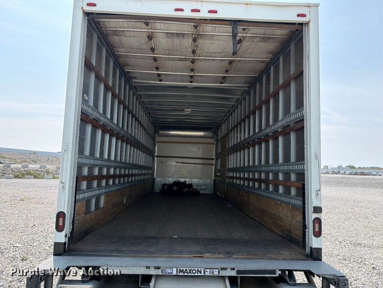 image for item YA4073 2019 International 4300 box truck