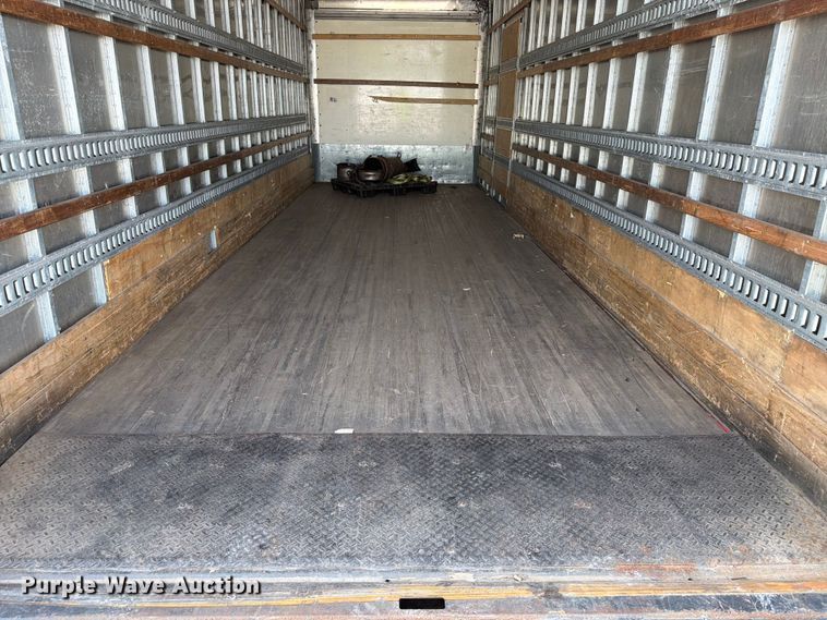 image for item YA4073 2019 International 4300 box truck