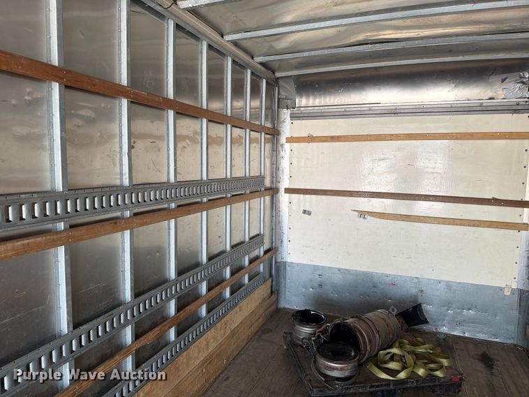 image for item YA4073 2019 International 4300 box truck