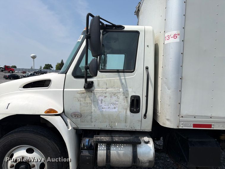 image for item YA4073 2019 International 4300 box truck