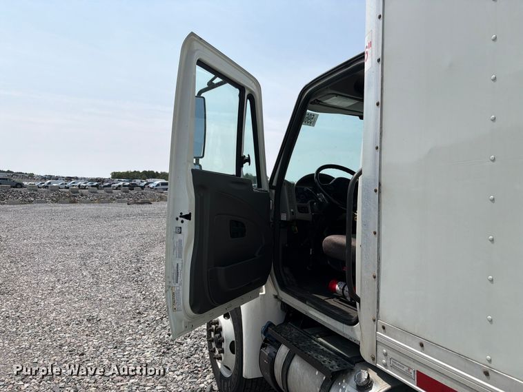 image for item YA4073 2019 International 4300 box truck