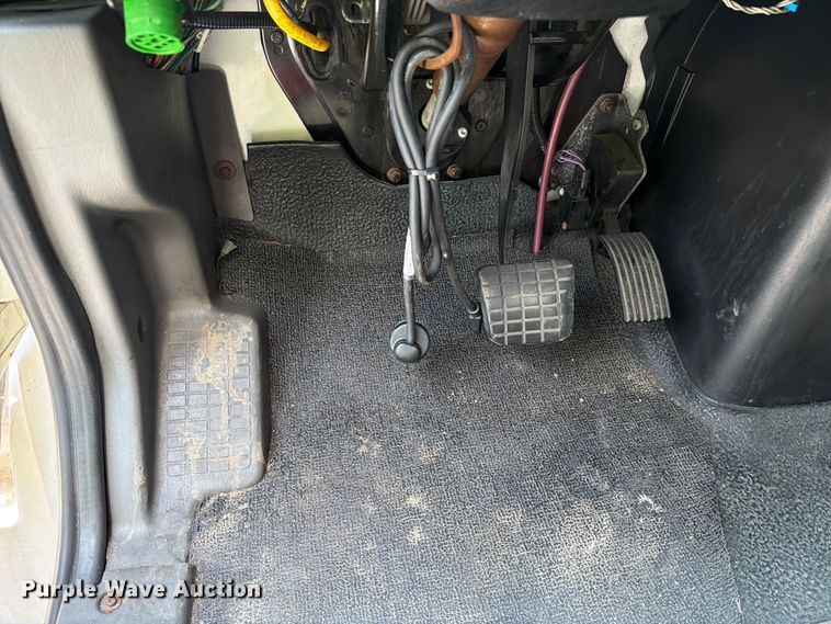 image for item YA4073 2019 International 4300 box truck
